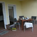 Adebarsoase アパート *